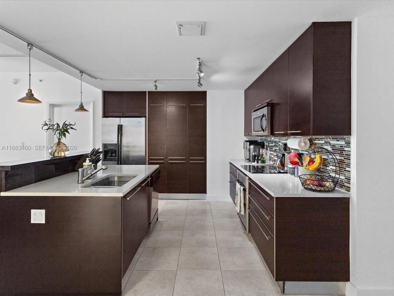 Real estate property located at 1900 Bayshore Dr #1704, Miami-dade, Quantum On The Bay Condo, Miami, FL