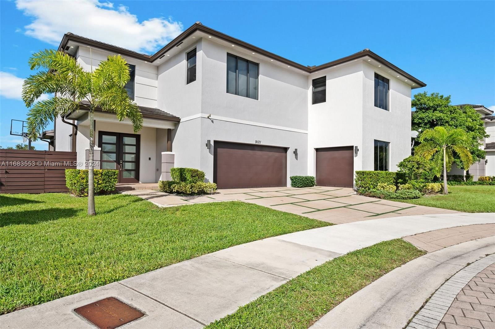 Real estate property located at 9121 161st Ter, Miami-Dade, DUNNWOODY LAKE, Miami Lakes, FL