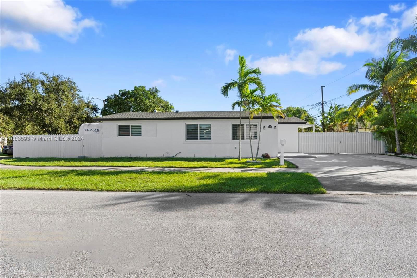 Real estate property located at 11460 Douglas Dr, Miami-Dade, RICHMOND HEIGHTS, Miami, FL