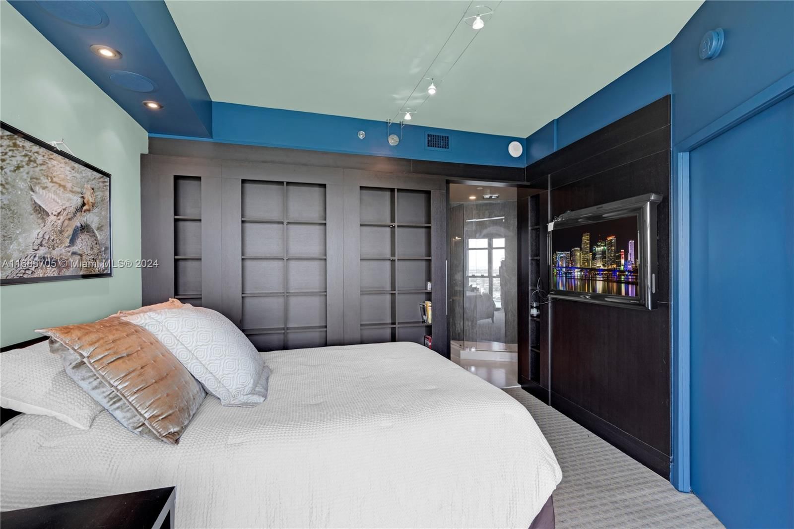 Real estate property located at 300 Pointe Dr #2102, Miami-dade, Portofino Tower Condo, Miami Beach, FL