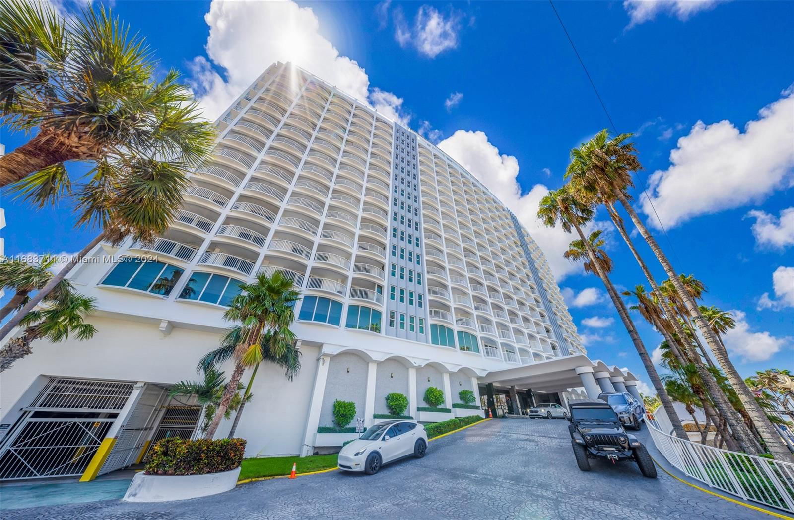 Real estate property located at 5401 Collins Ave #419, Miami-Dade, THE CARRIAGE HOUSE CONDO, Miami Beach, FL