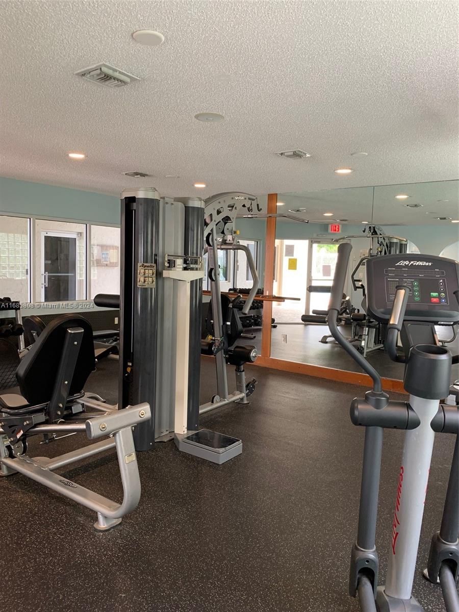 Real estate property located at 7446 Pinewalk Dr S #9-2, Broward, Holiday Springs Village, Margate, FL