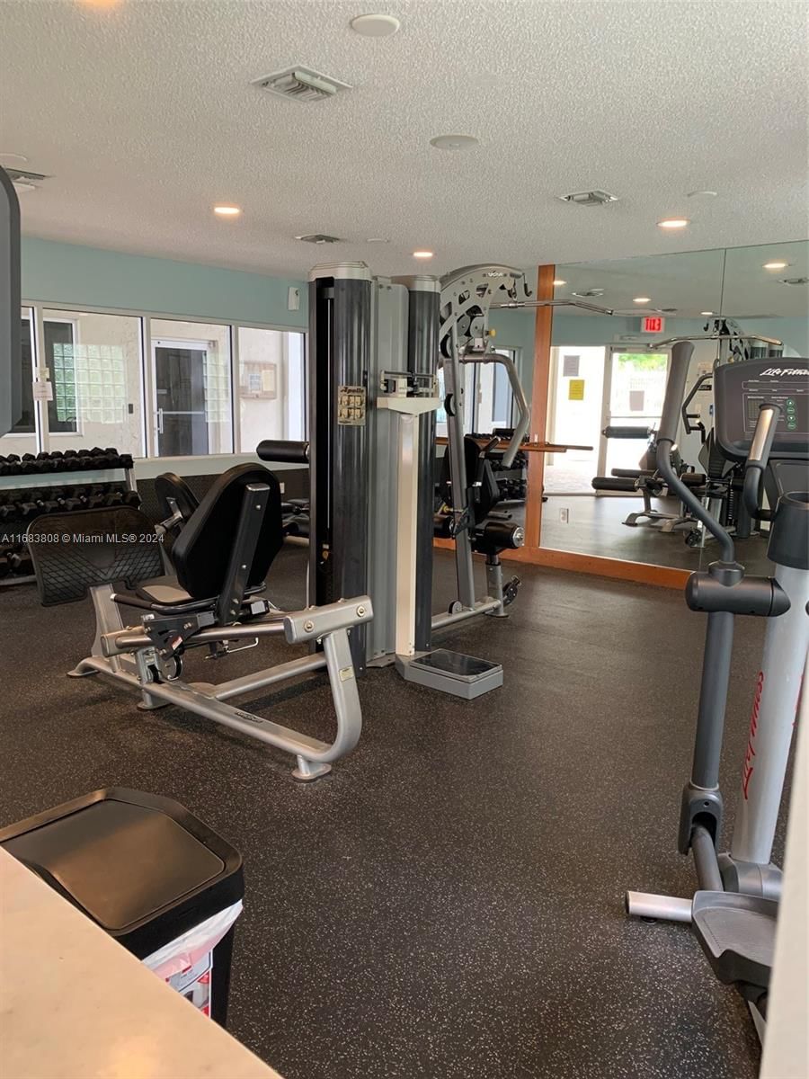 Real estate property located at 7446 Pinewalk Dr S #9-2, Broward, Holiday Springs Village, Margate, FL