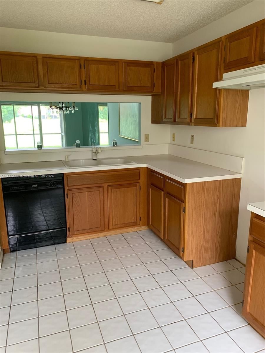 Real estate property located at 7446 Pinewalk Dr S #9-2, Broward, Holiday Springs Village, Margate, FL