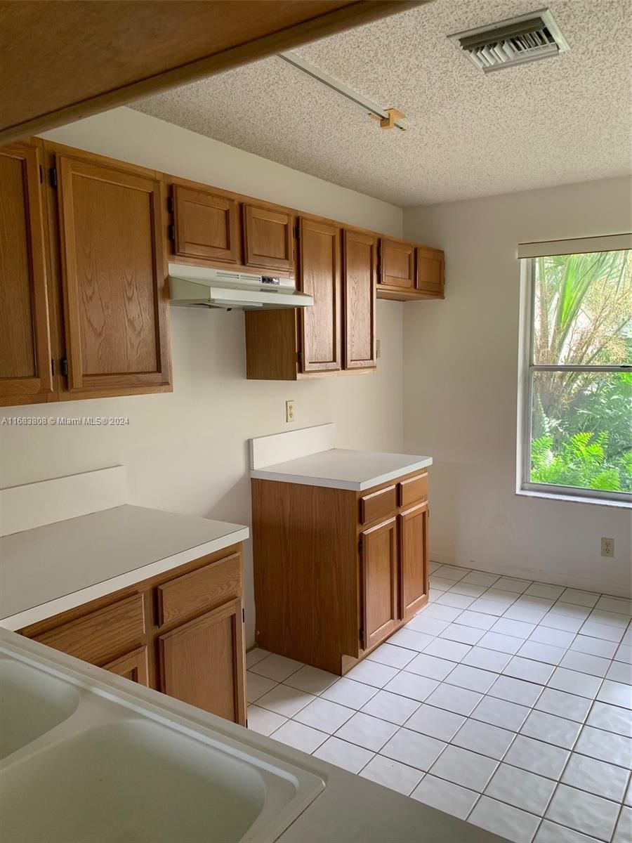 Real estate property located at 7446 Pinewalk Dr S #9-2, Broward, Holiday Springs Village, Margate, FL
