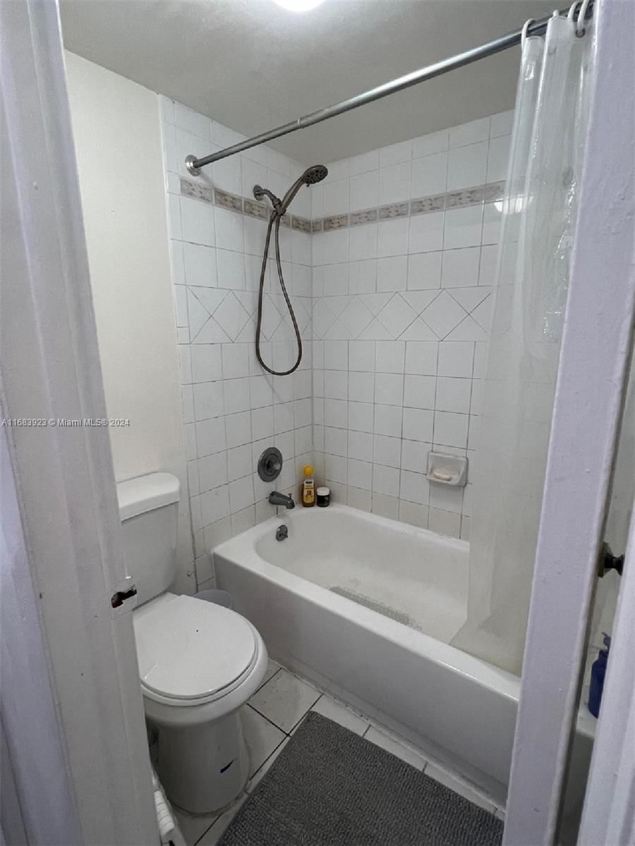 Real estate property located at 802 87th Ave #418, Miami-dade, Sandalwood Condo Apts, Miami, FL
