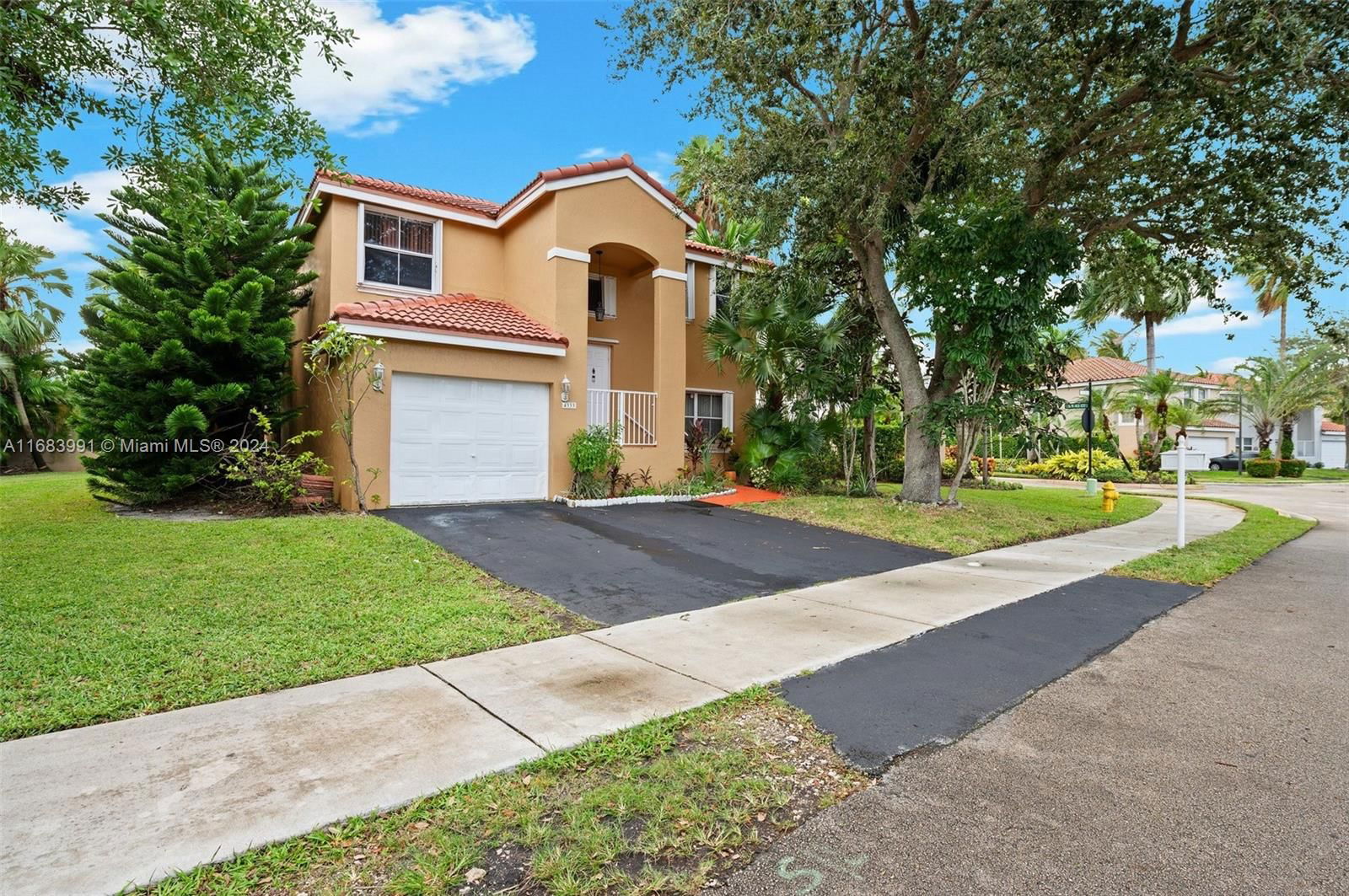 Real estate property located at 4333 84th Ter, Broward, ORANGE DRIVE-PINE ISLAND, Davie, FL