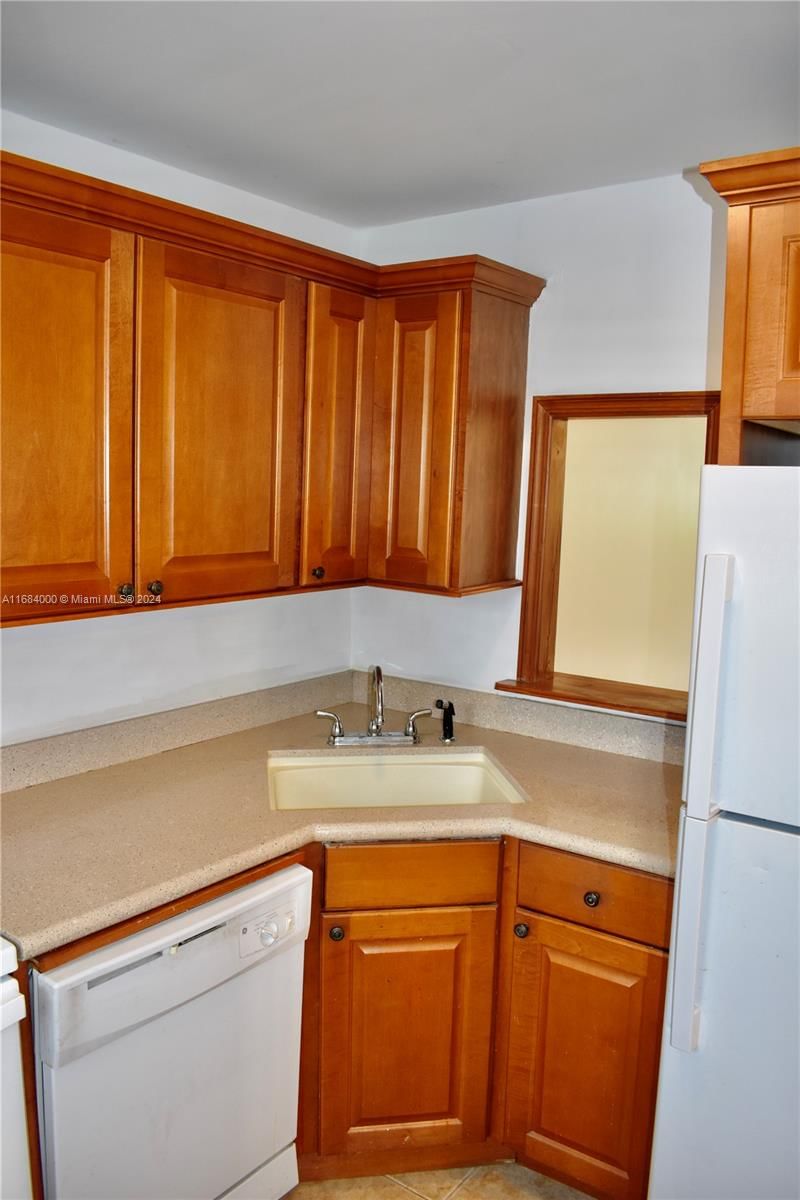 Real estate property located at 220 9th Ave #118, Broward, Parkside Towers Condo, Hallandale Beach, FL