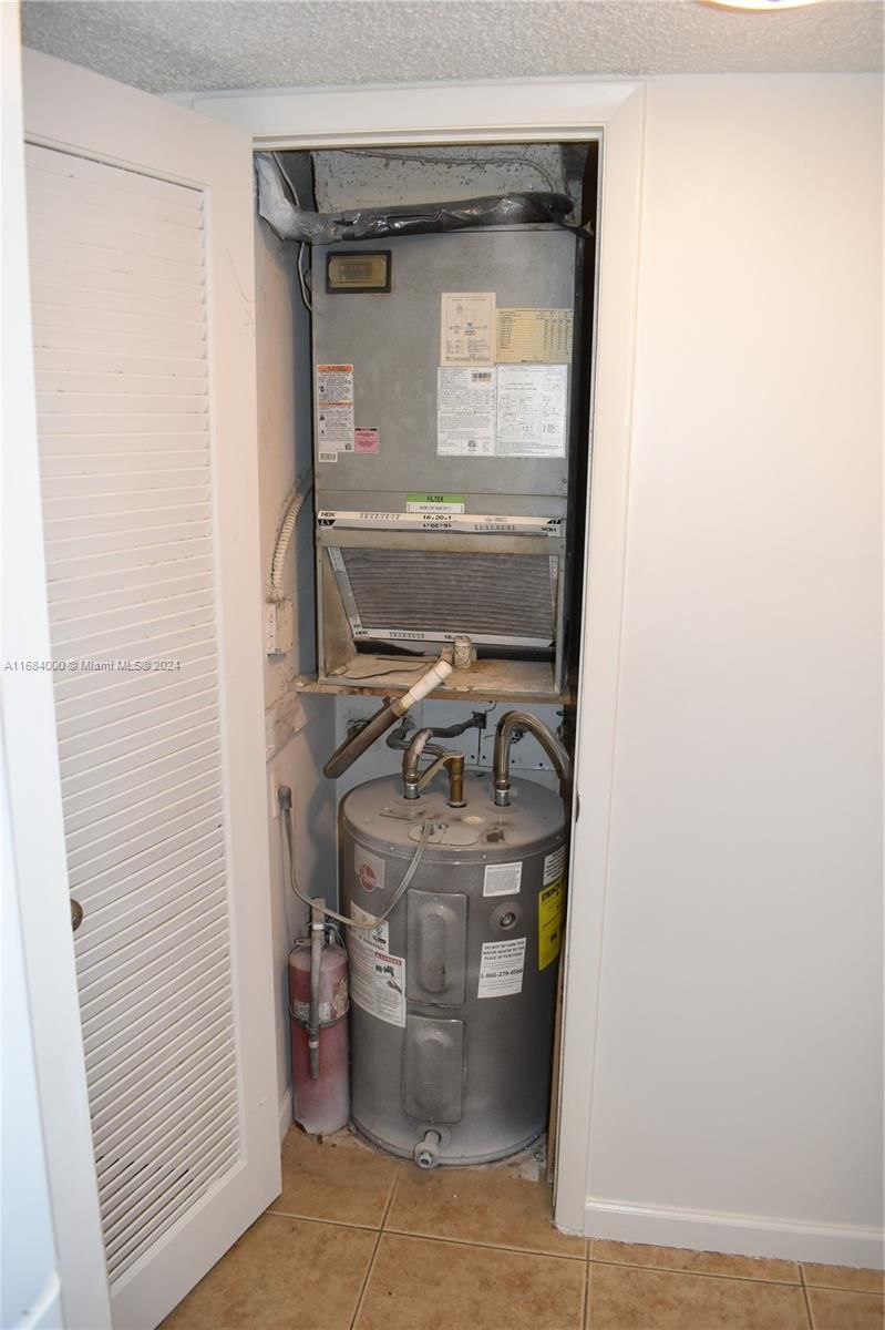 Real estate property located at 220 9th Ave #118, Broward, Parkside Towers Condo, Hallandale Beach, FL