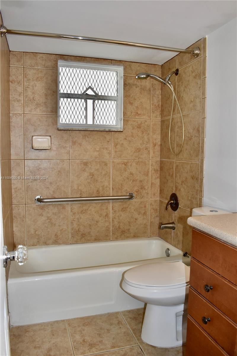 Real estate property located at 220 9th Ave #118, Broward, Parkside Towers Condo, Hallandale Beach, FL