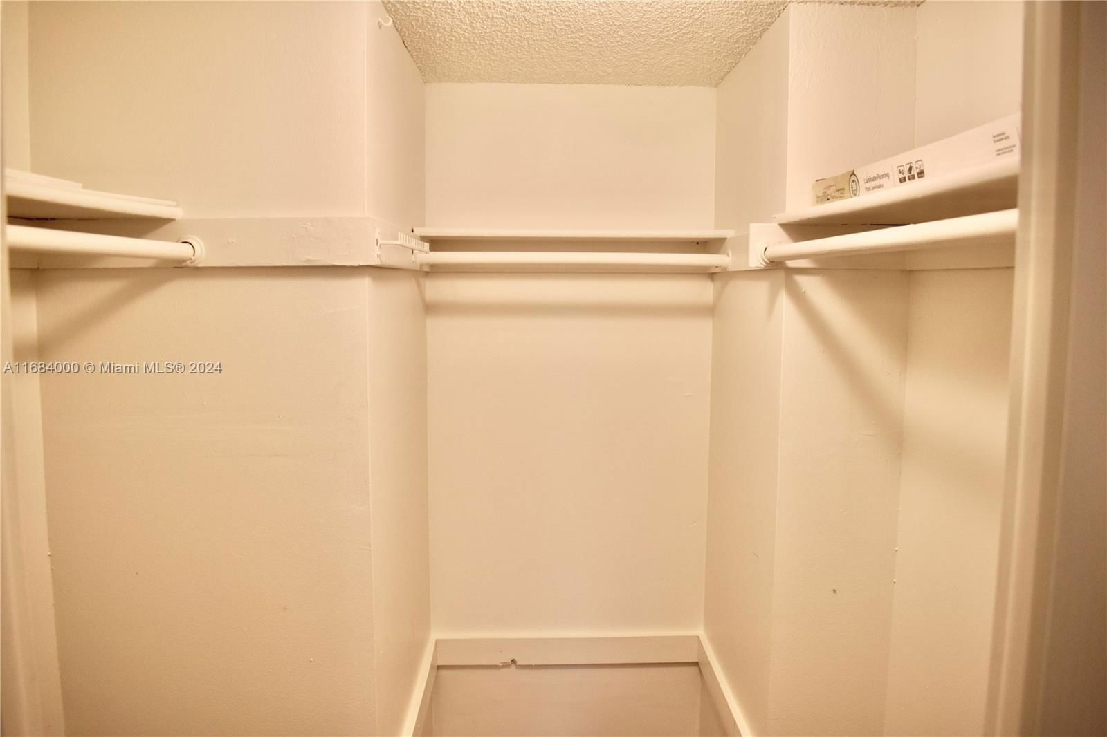 Real estate property located at 220 9th Ave #118, Broward, Parkside Towers Condo, Hallandale Beach, FL