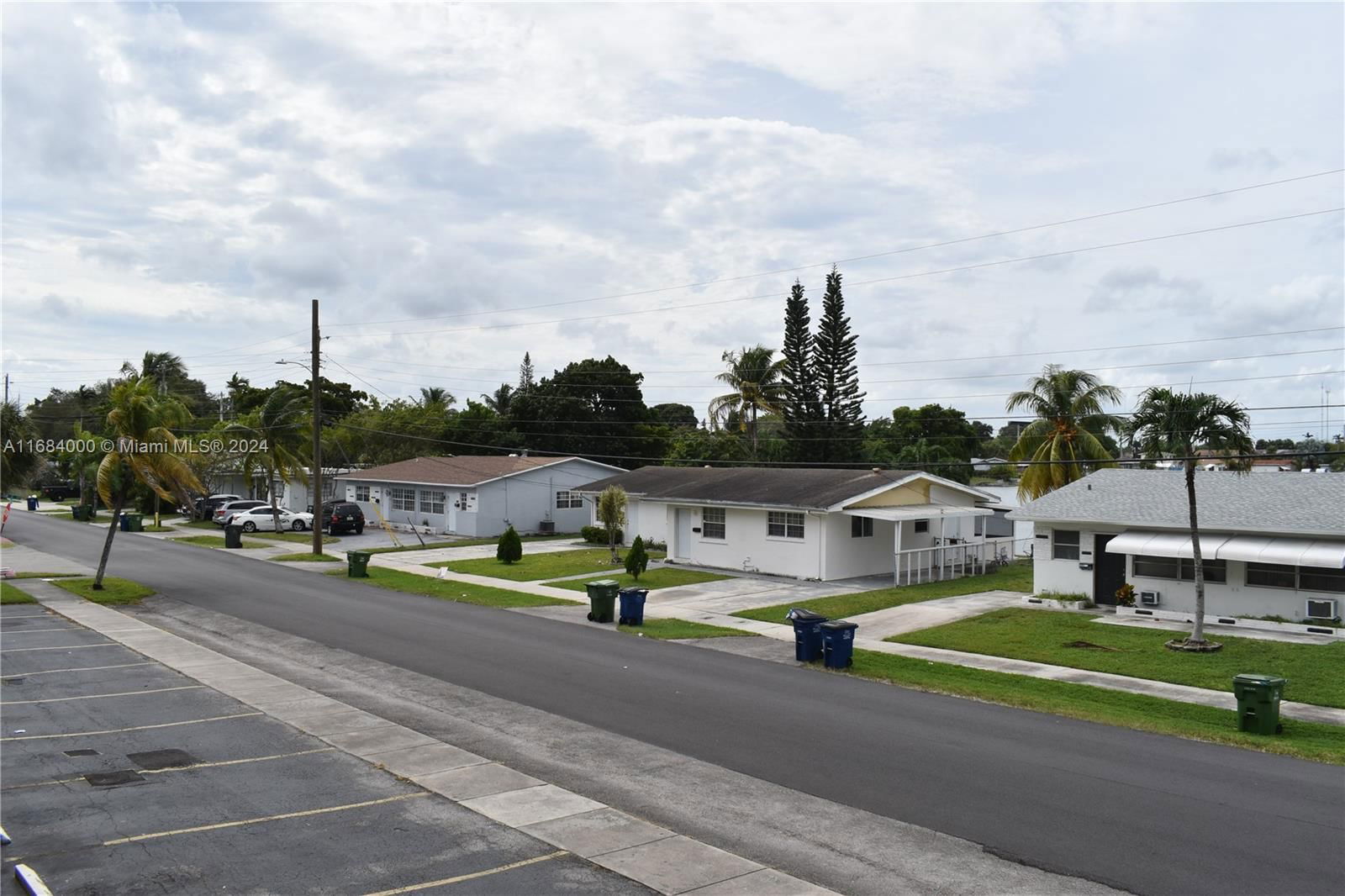 Real estate property located at 220 9th Ave #118, Broward, Parkside Towers Condo, Hallandale Beach, FL