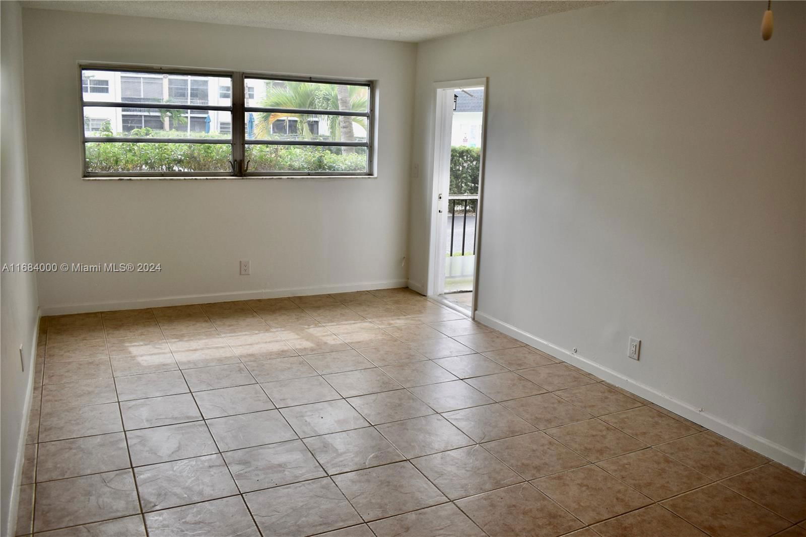 Real estate property located at 220 9th Ave #118, Broward, Parkside Towers Condo, Hallandale Beach, FL