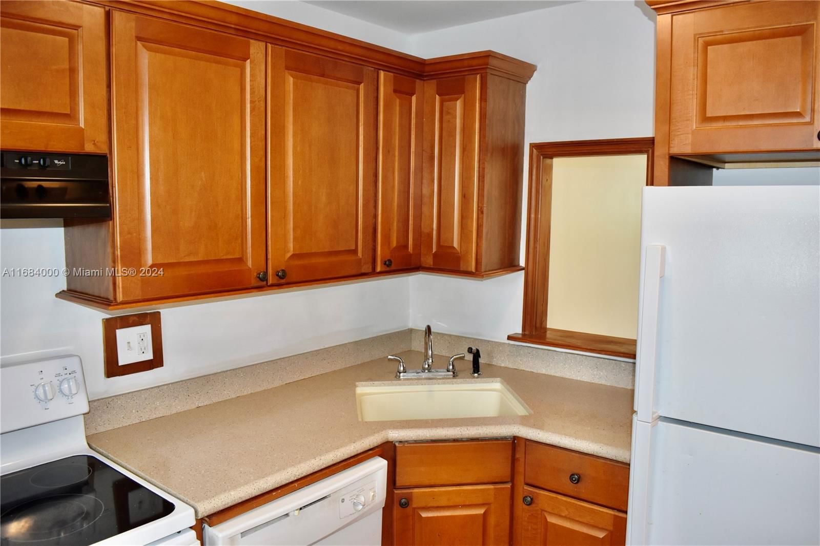 Real estate property located at 220 9th Ave #118, Broward, Parkside Towers Condo, Hallandale Beach, FL