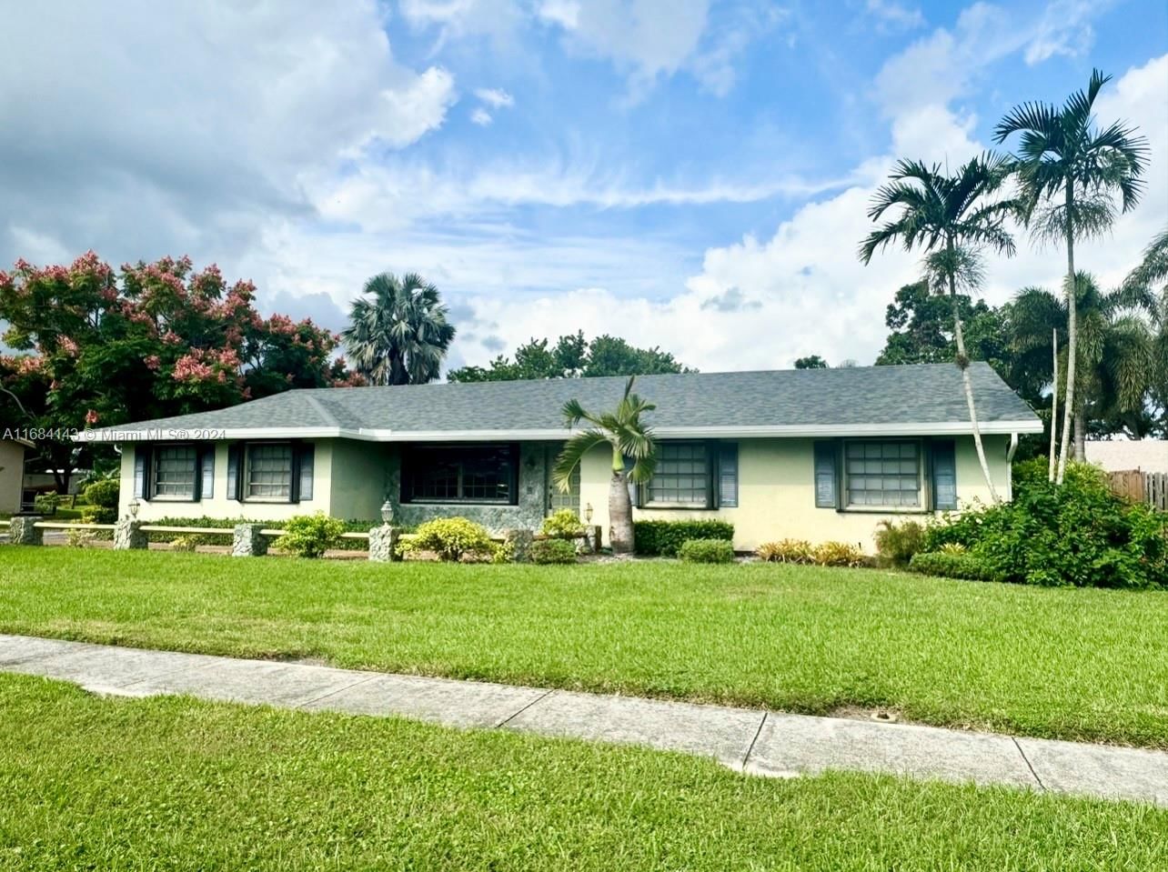 Real estate property located at 6831 43rd St, Broward, MARLBORO ESTATES, Davie, FL