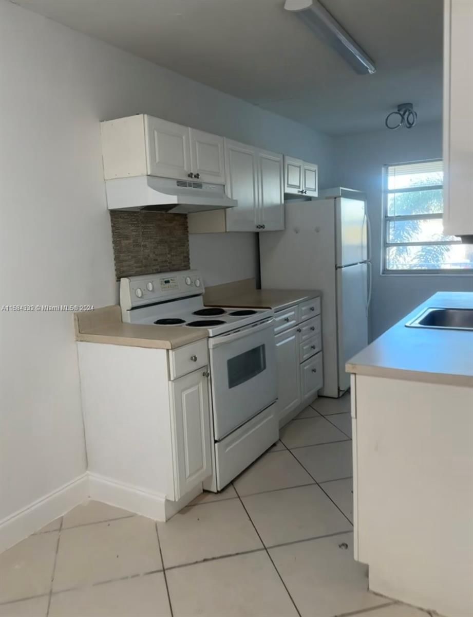 Real estate property located at 1100 1st Ct #209, Broward, LSOLEI AT HALLANDALE BEAC, Hallandale Beach, FL