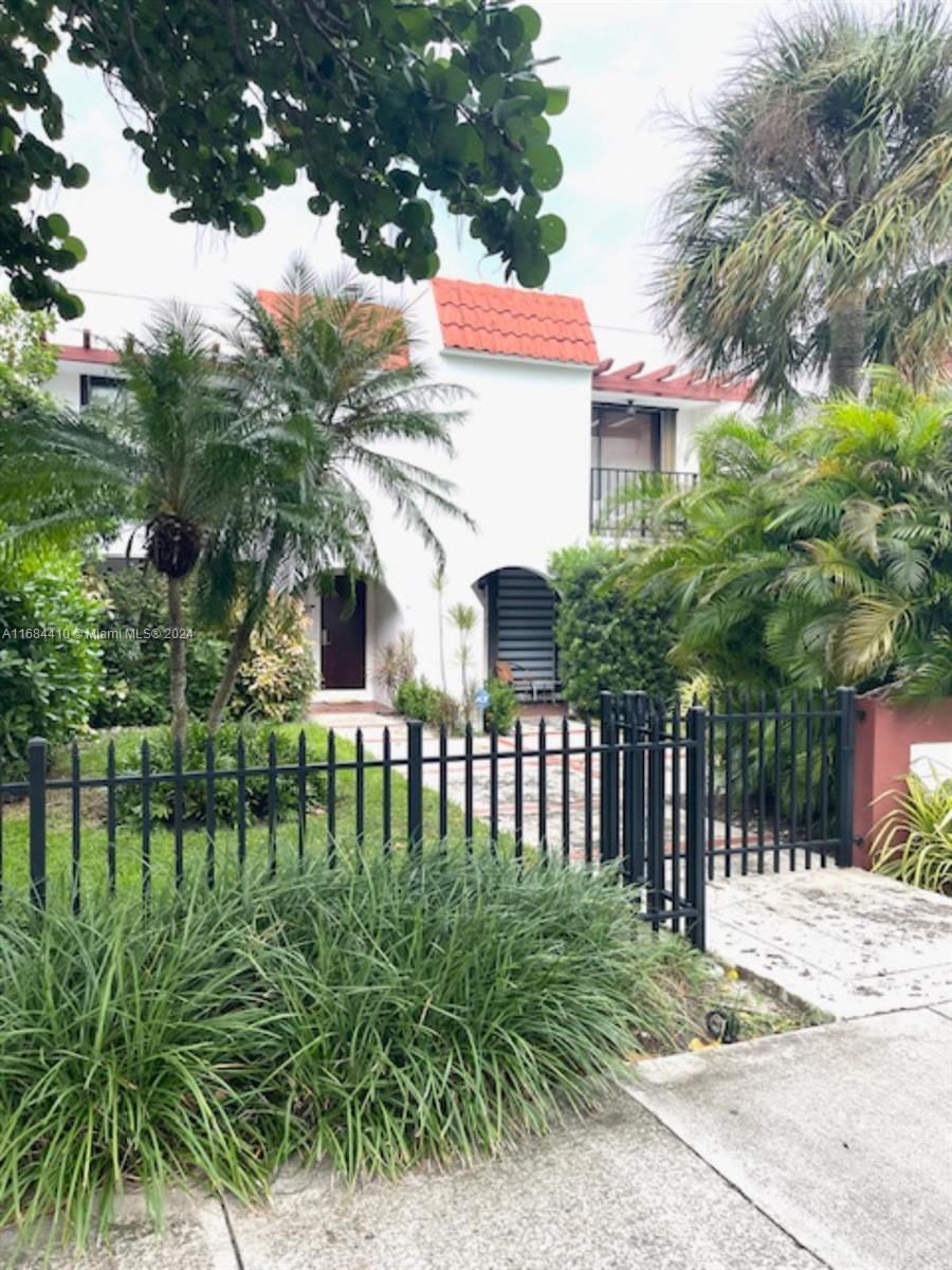 Real estate property located at 265 Grapetree Dr #108, Miami-Dade, GRAPETREE TOWNHOUSE CONDO, Key Biscayne, FL