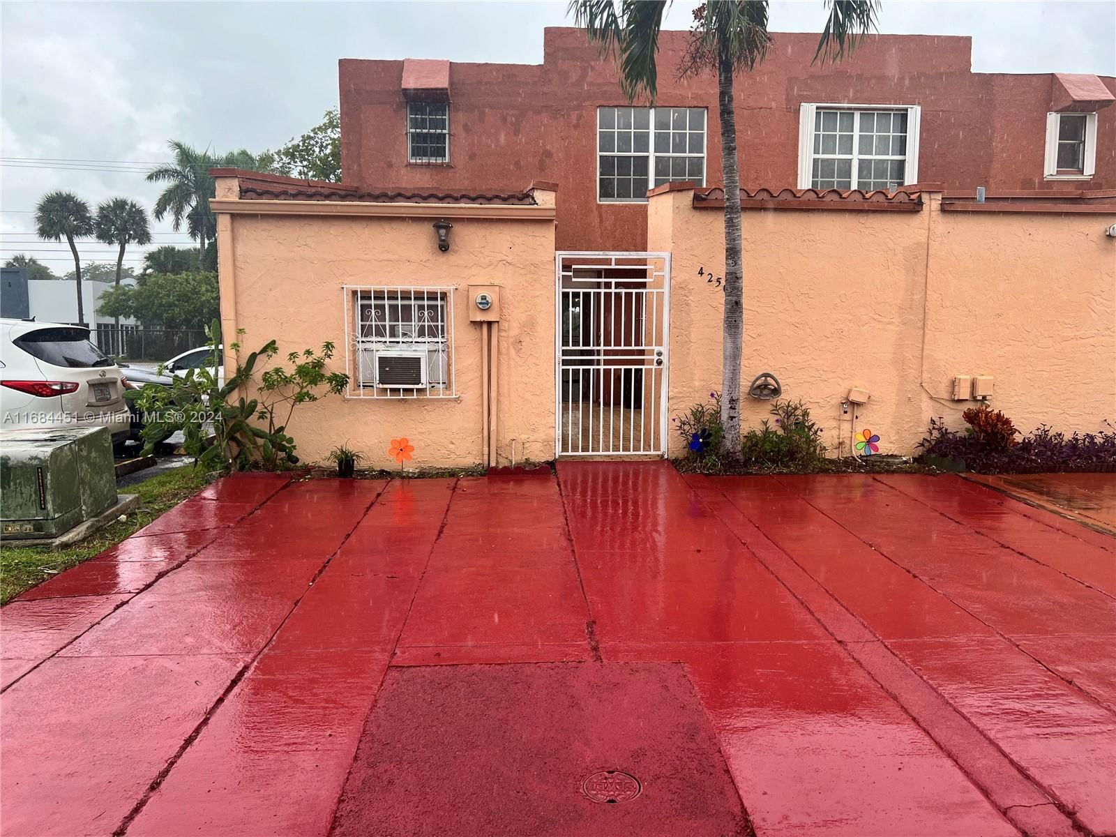 Real estate property located at 4250 11th Ln #43, Miami-Dade, MANGO HILL CONDO NO 2, Hialeah, FL