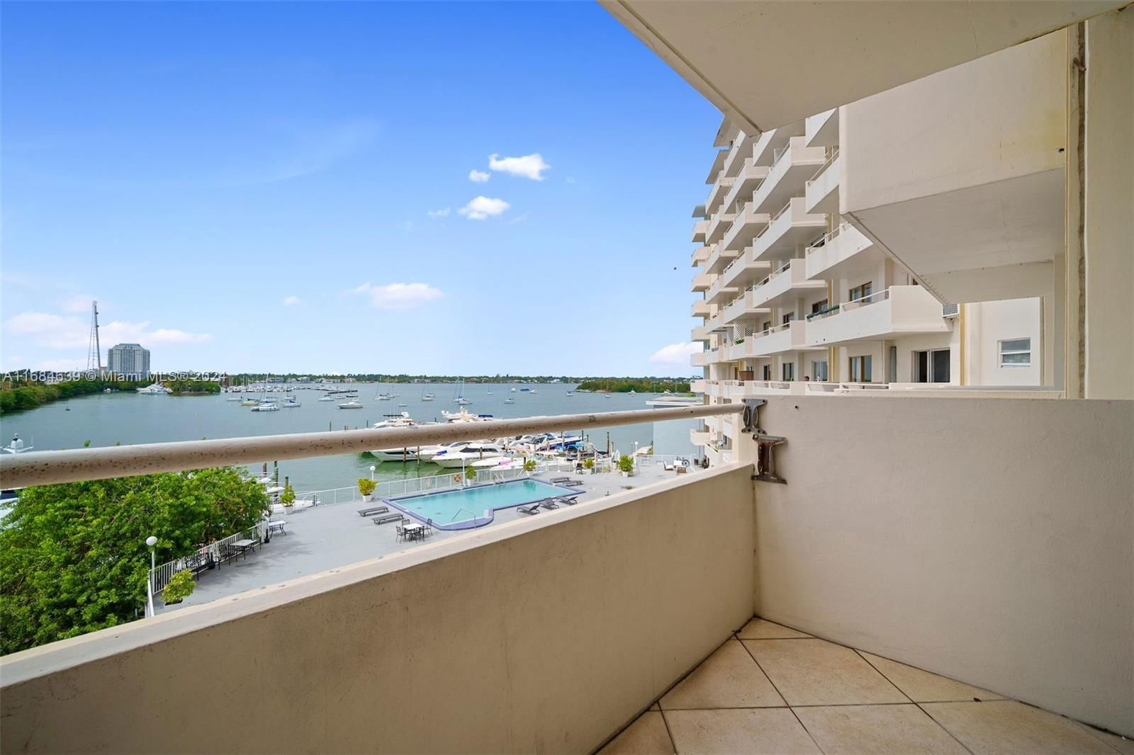 Real estate property located at 7904 West Dr #405, Miami-Dade, BAYSHORE YACHT & TENNIS C, North Bay Village, FL