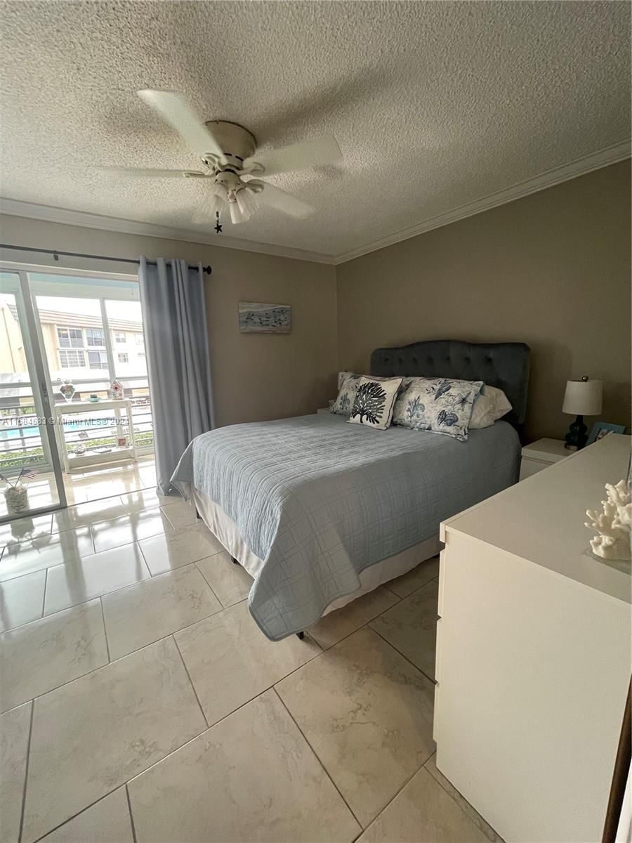 Real estate property located at 9141 Sunrise Lakes Blvd #206, Broward, Sunrise Lakes 113 Condo, Sunrise, FL