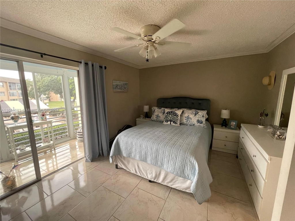 Real estate property located at 9141 Sunrise Lakes Blvd #206, Broward, Sunrise Lakes 113 Condo, Sunrise, FL