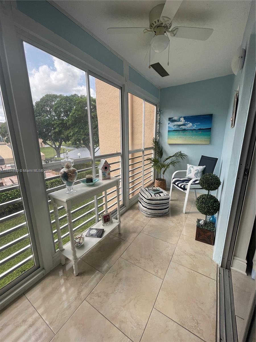 Real estate property located at 9141 Sunrise Lakes Blvd #206, Broward, Sunrise Lakes 113 Condo, Sunrise, FL