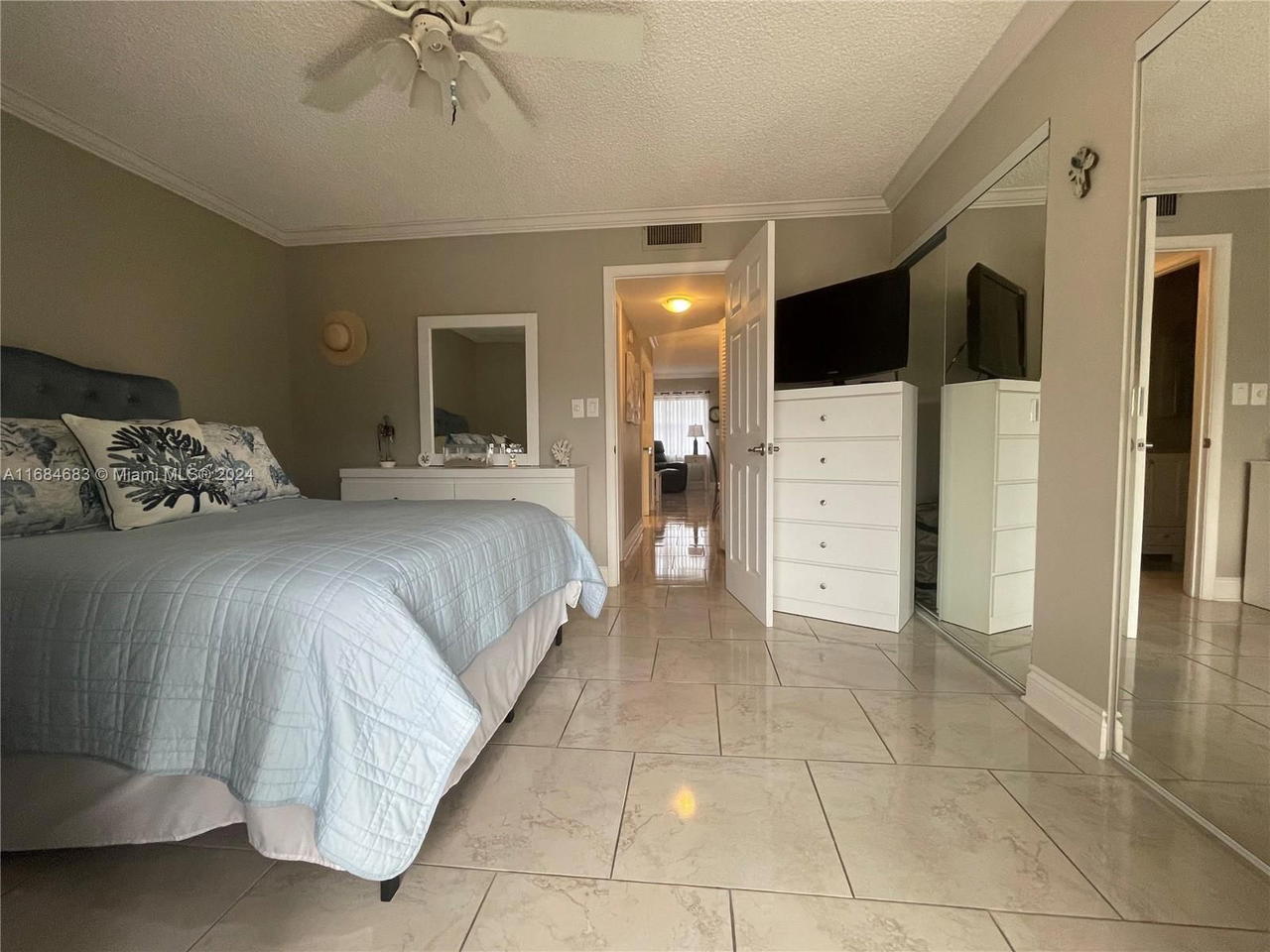 Real estate property located at 9141 Sunrise Lakes Blvd #206, Broward, Sunrise Lakes 113 Condo, Sunrise, FL
