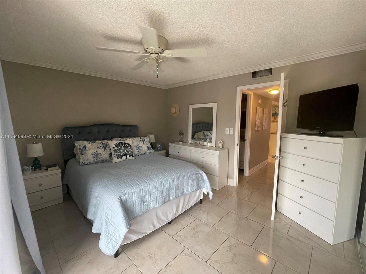 Real estate property located at 9141 Sunrise Lakes Blvd #206, Broward, Sunrise Lakes 113 Condo, Sunrise, FL