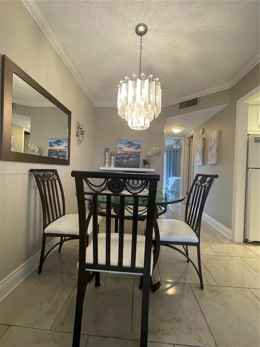 Real estate property located at 9141 Sunrise Lakes Blvd #206, Broward, Sunrise Lakes 113 Condo, Sunrise, FL