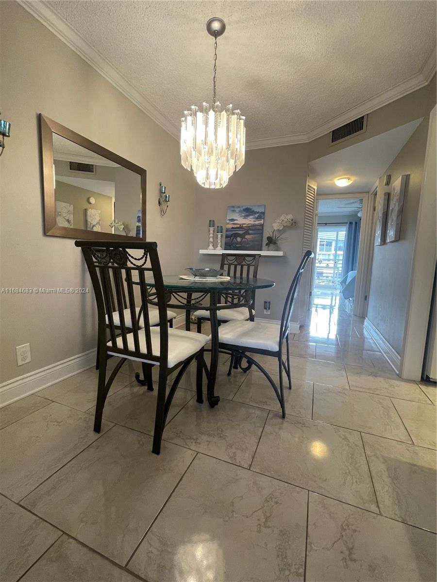 Real estate property located at 9141 Sunrise Lakes Blvd #206, Broward, Sunrise Lakes 113 Condo, Sunrise, FL