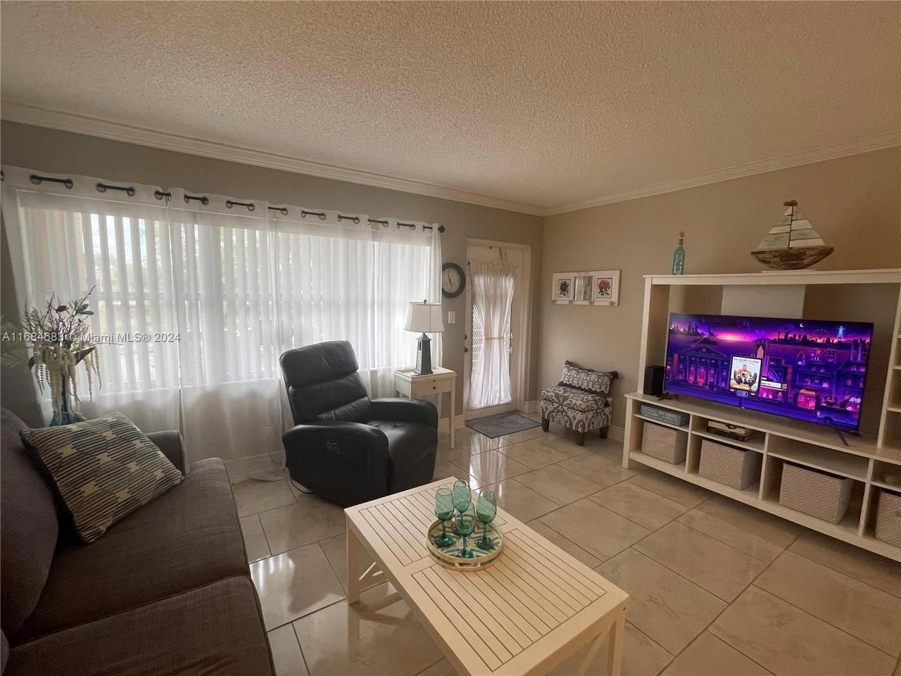 Real estate property located at 9141 Sunrise Lakes Blvd #206, Broward, Sunrise Lakes 113 Condo, Sunrise, FL
