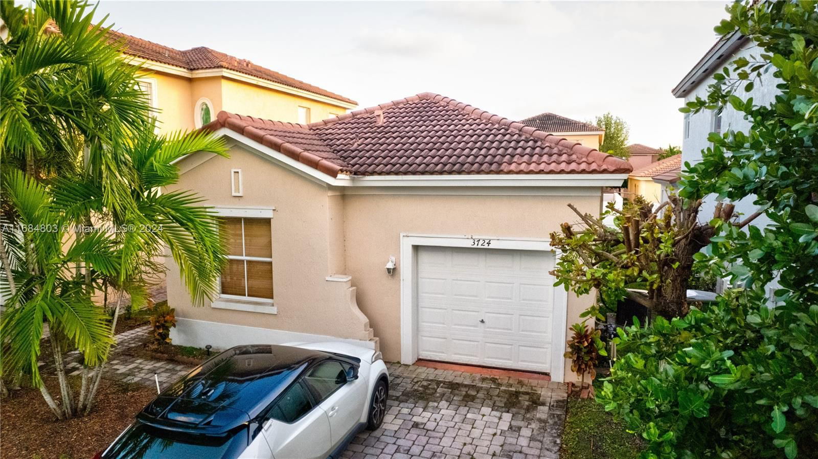 Real estate property located at 3724 10th Ct, Miami-Dade, PORTOFINO POINTE, Homestead, FL