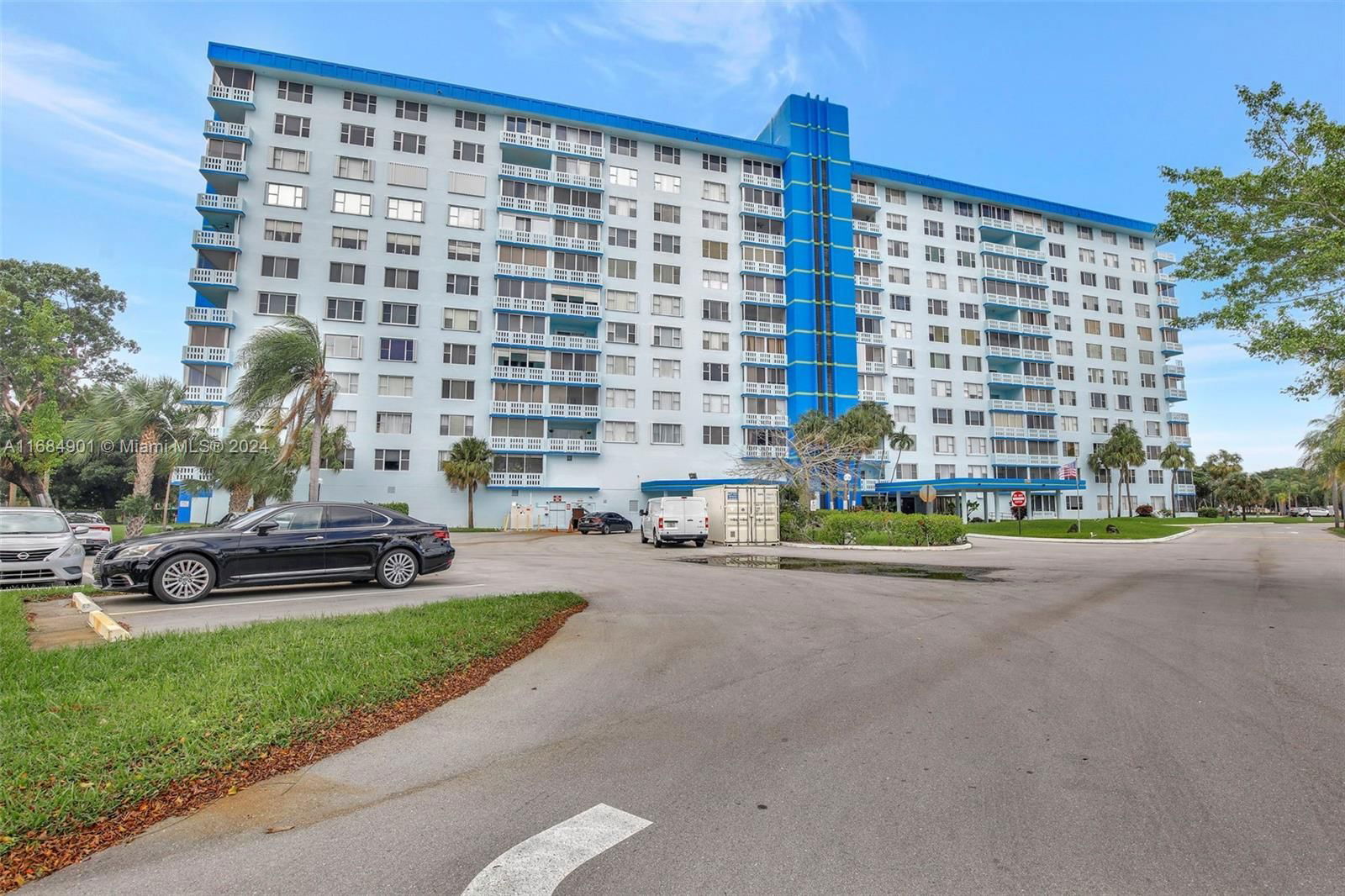 Real estate property located at 4001 Hillcrest Dr #110, Broward, HILLCREST EAST NO 26 COND, Hollywood, FL