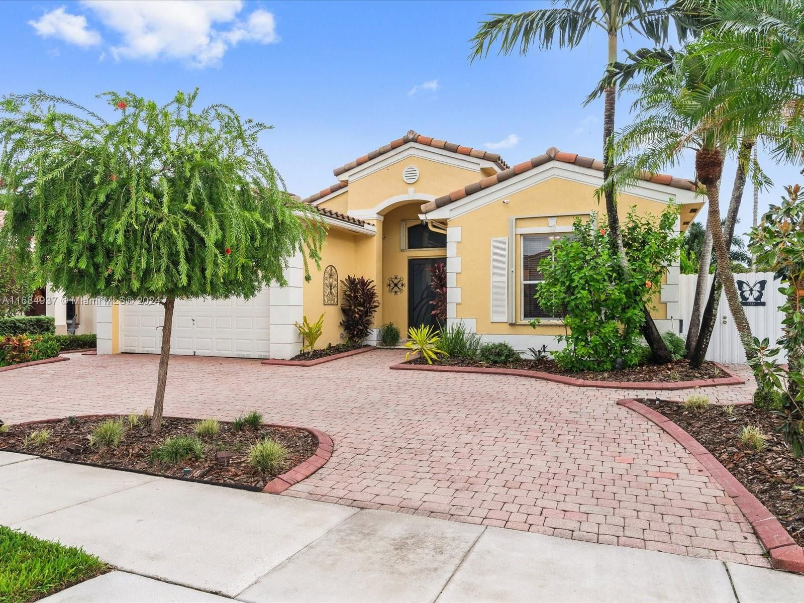 Real estate property located at 2723 138th Ave, Broward, POD 11 AT MONARCH LAKES, Miramar, FL