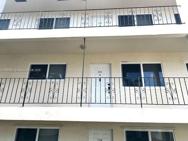 Real estate property located at 2210 Taylor St #204, Broward, Paradise Gardens Iii Cond, Hollywood, FL