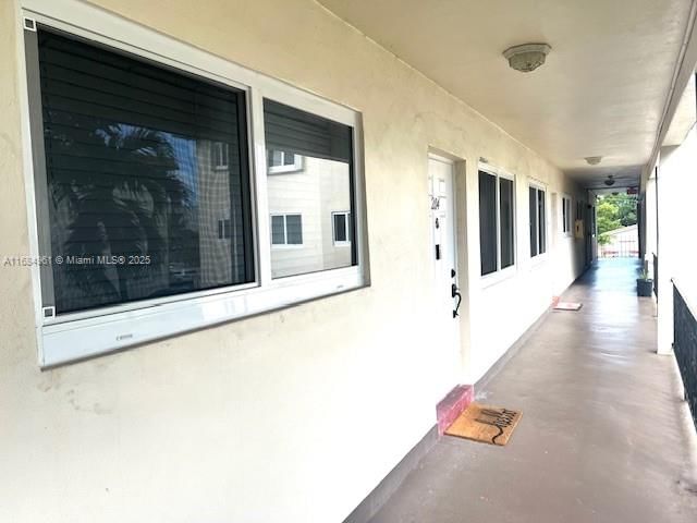 Real estate property located at 2210 Taylor St #204, Broward, Paradise Gardens Iii Cond, Hollywood, FL