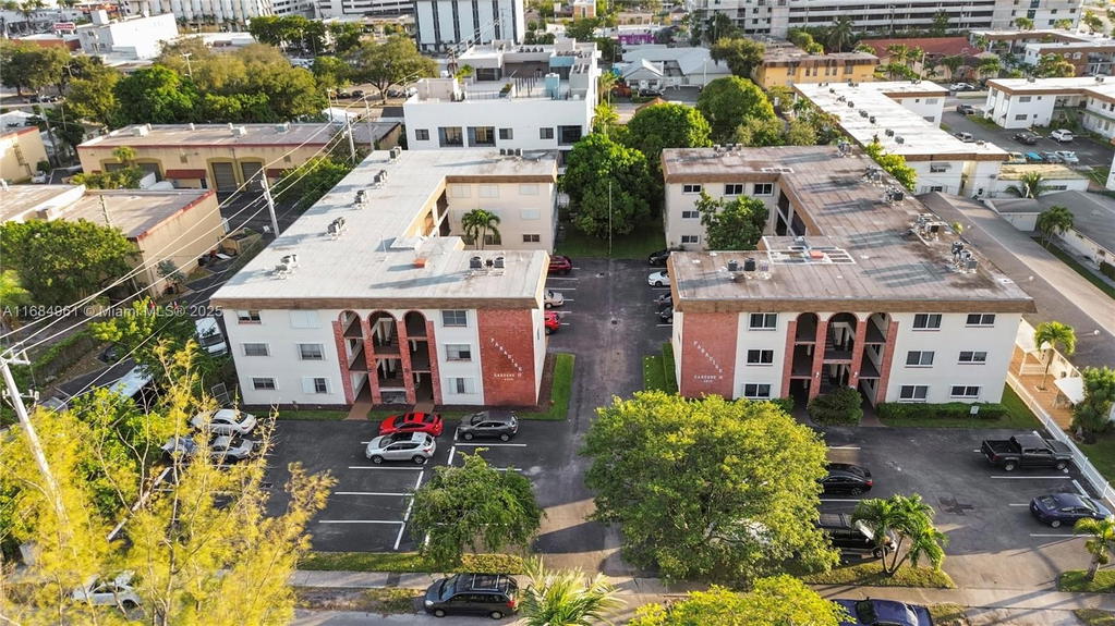 Real estate property located at 2210 Taylor St #204, Broward, Paradise Gardens Iii Cond, Hollywood, FL