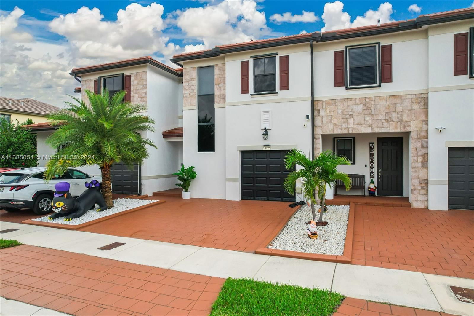 Real estate property located at 10275 32nd Ln, Miami-Dade, AQUABELLA SECTION ONE, Hialeah, FL