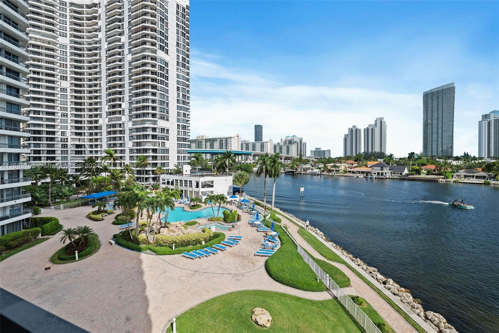 Real estate property located at 19101 36th Ct #512, Miami-Dade, MYSTIC POINTE CONDO NO TH, Aventura, FL