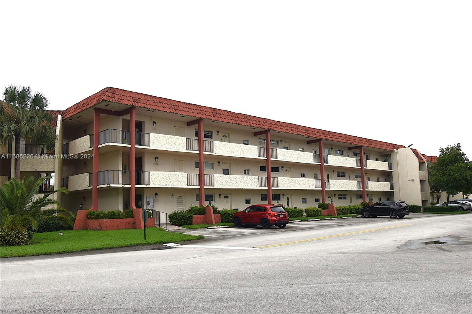 Real estate property located at 411 Hollybrook Dr #305, Broward, HOLLYBROOK GOLF, Pembroke Pines, FL