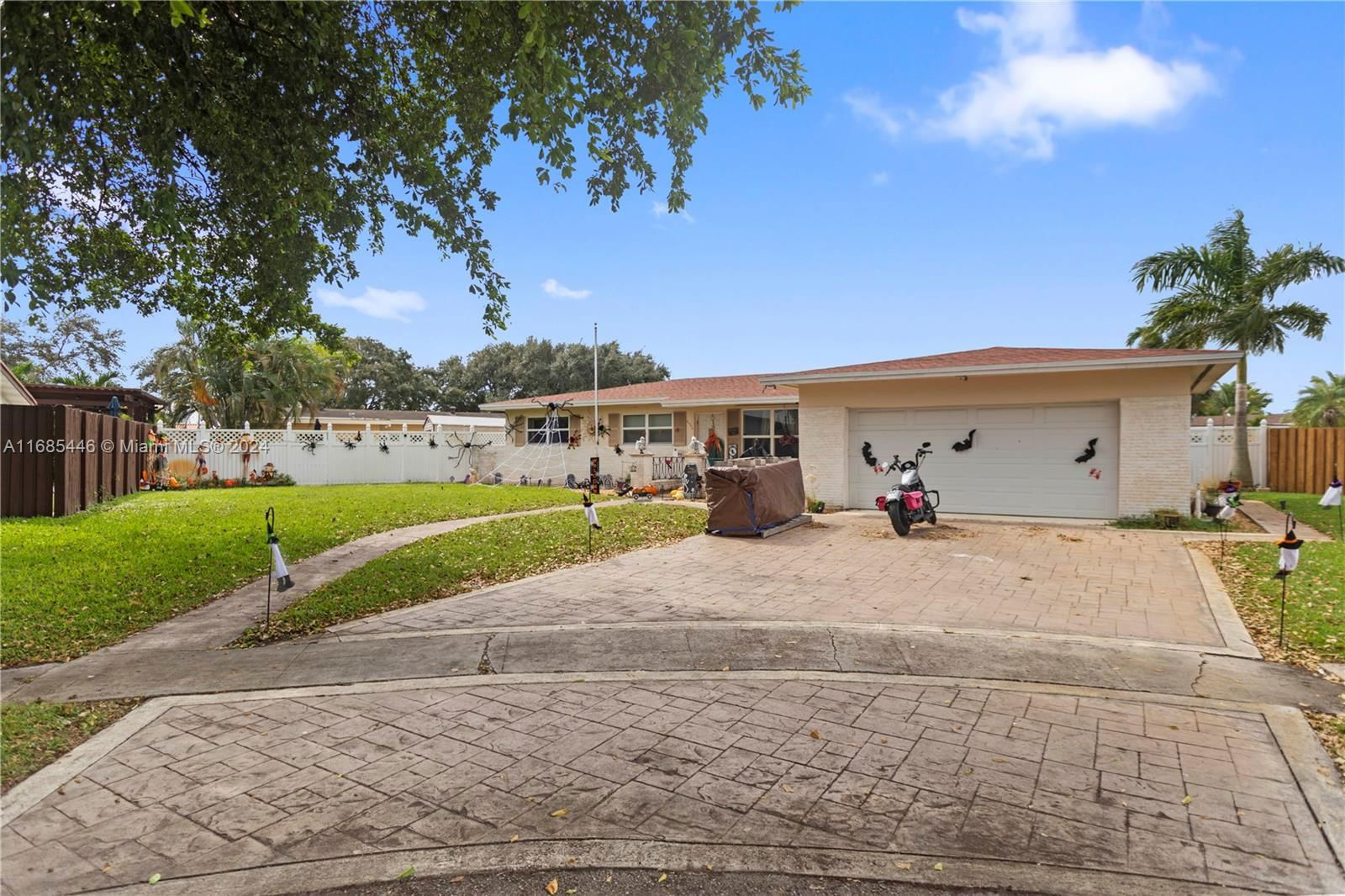 Real estate property located at 8440 18th St, Broward, PASADENA LAKES, Pembroke Pines, FL