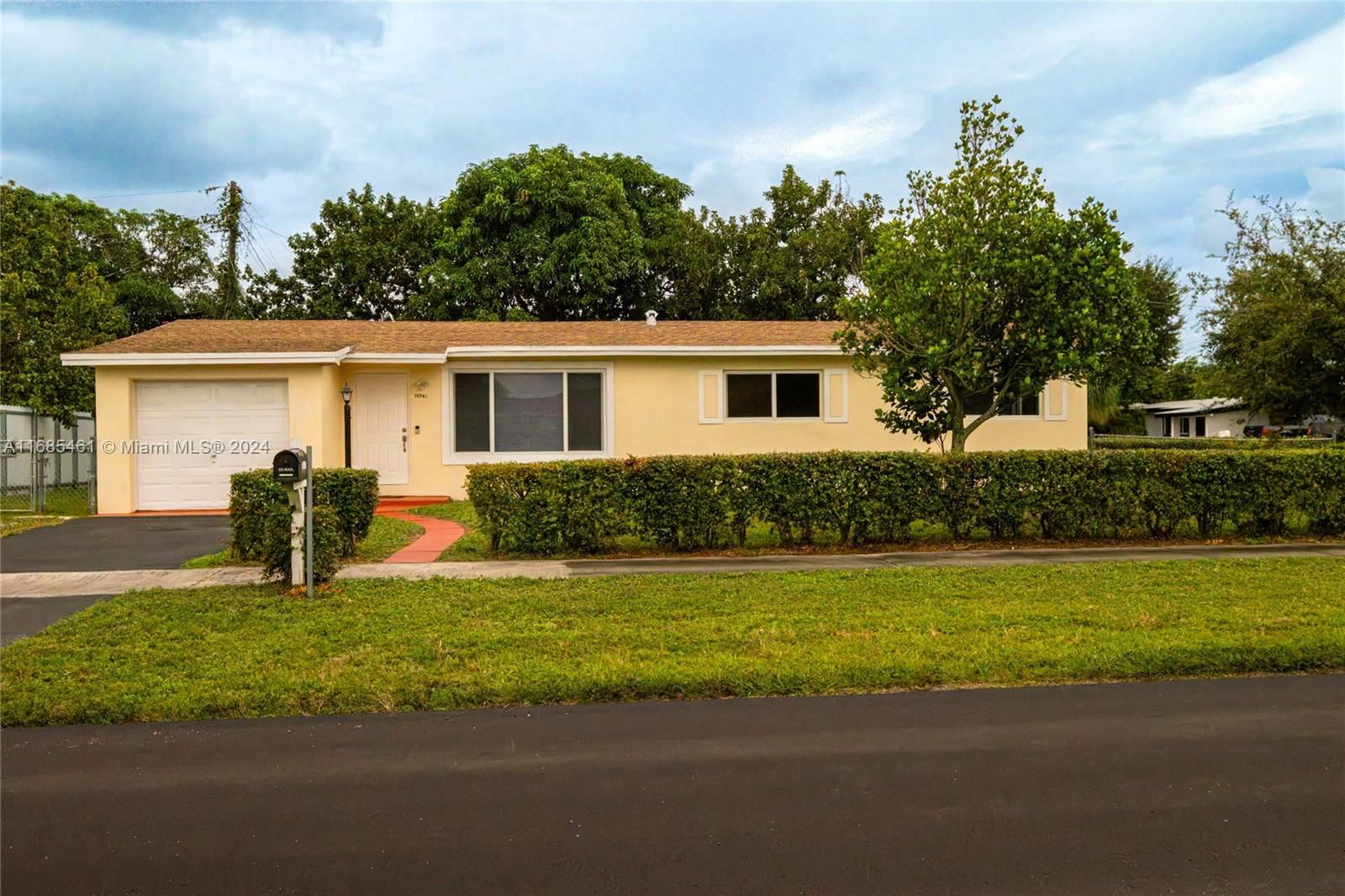 Real estate property located at 17941 9th Ave, Miami-Dade, SCOTT LAKE MANOR SEC 1, Miami Gardens, FL