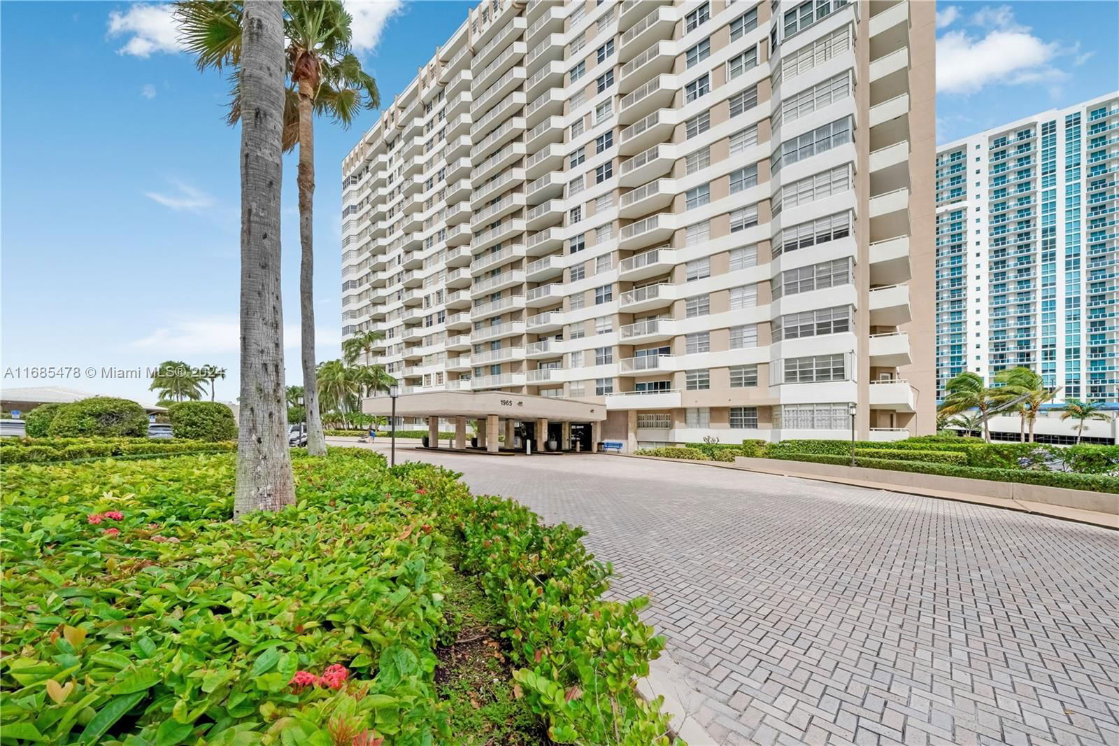 Real estate property located at 1965 Ocean Dr #17H, Broward, HEMISPHERES CONDO, Hallandale Beach, FL