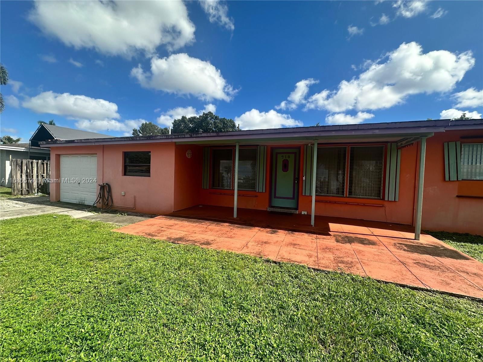 Real estate property located at 818 Fairway Dr, Broward, LAUDERDALE GOLF ESTATES 2, Plantation, FL