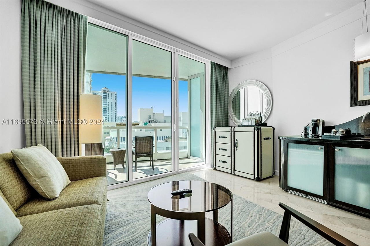 Real estate property located at 4391 Collins Ave #915, Miami-dade, Fontainebleau Iii, Miami Beach, FL