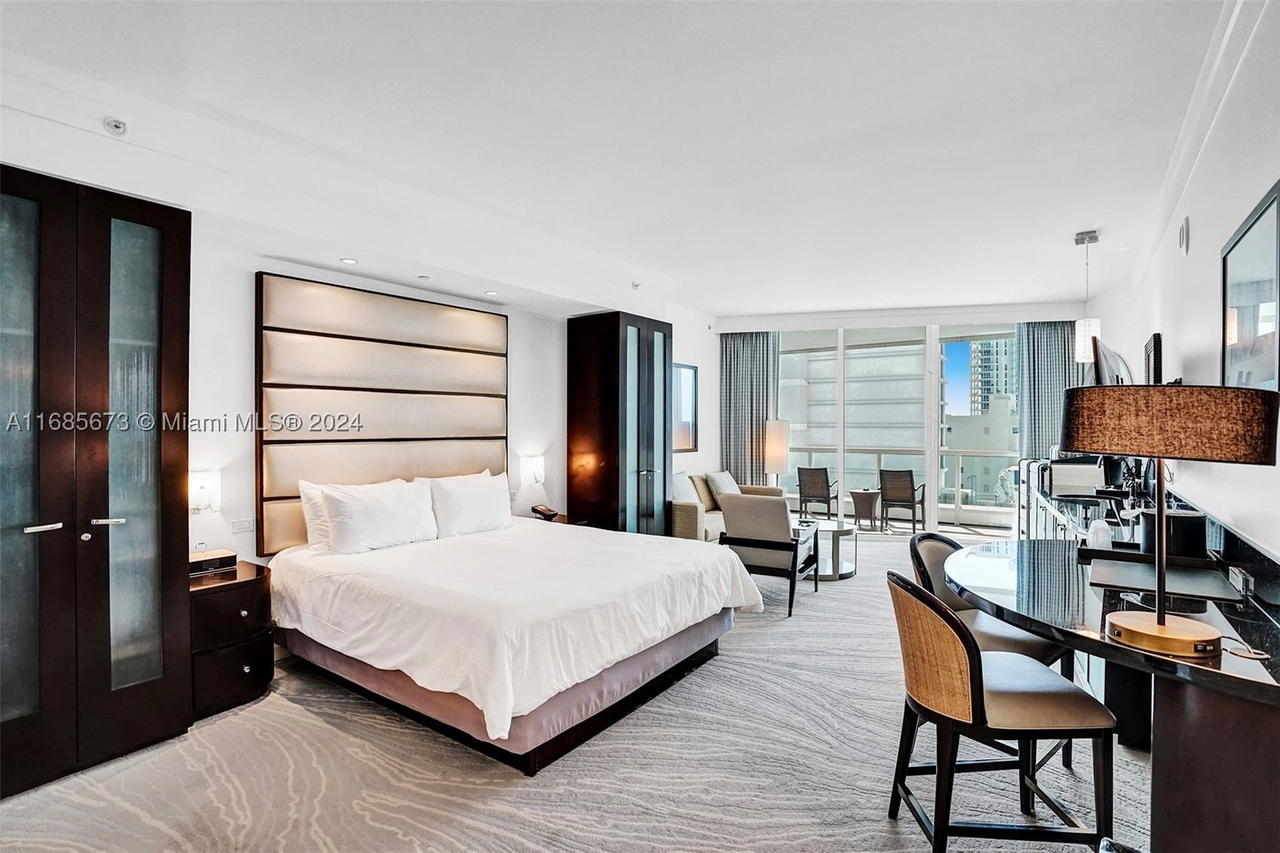 Real estate property located at 4391 Collins Ave #915, Miami-dade, Fontainebleau Iii, Miami Beach, FL