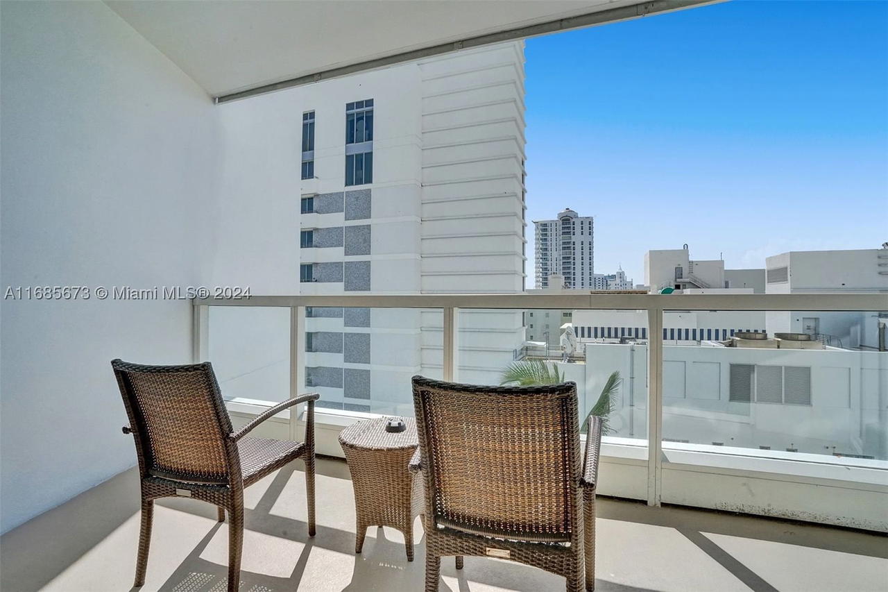 Real estate property located at 4391 Collins Ave #915, Miami-dade, Fontainebleau Iii, Miami Beach, FL