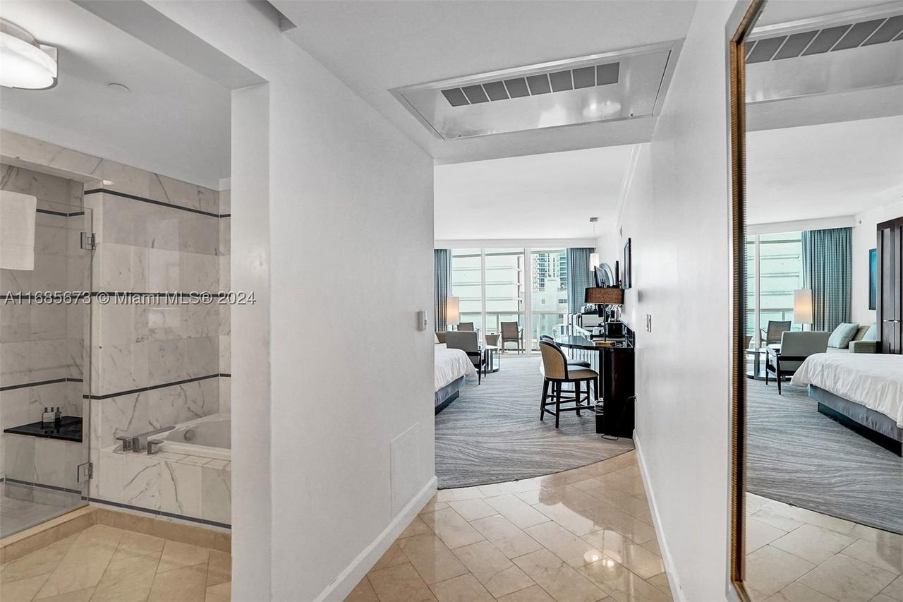 Real estate property located at 4391 Collins Ave #915, Miami-dade, Fontainebleau Iii, Miami Beach, FL