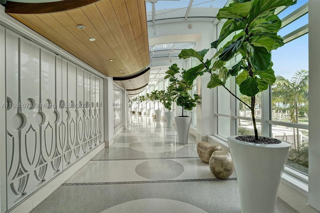 Real estate property located at 4391 Collins Ave #915, Miami-dade, Fontainebleau Iii, Miami Beach, FL