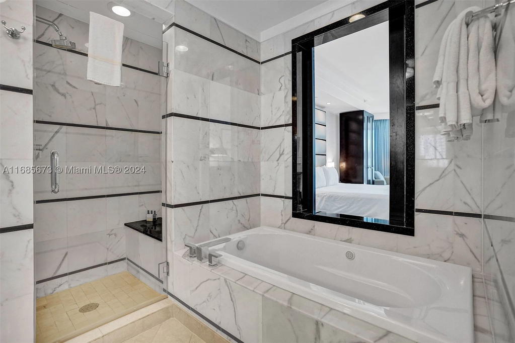 Real estate property located at 4391 Collins Ave #915, Miami-dade, Fontainebleau Iii, Miami Beach, FL